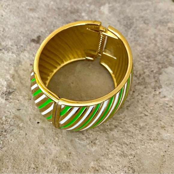 Gold green and white coloured metal hinged bangle style bracelet - Picture 2 of 3